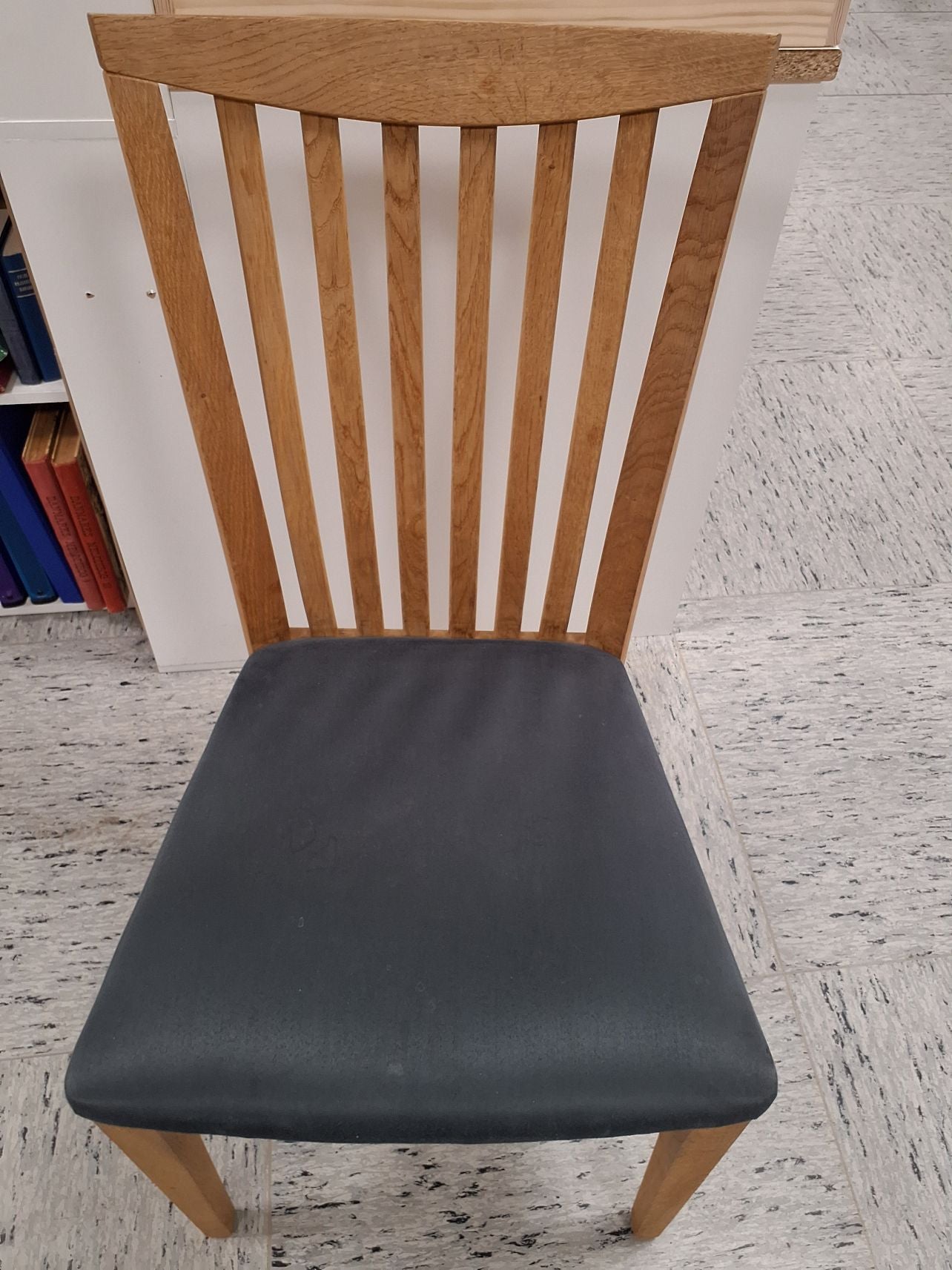 Spisebordstol i Egetræ
